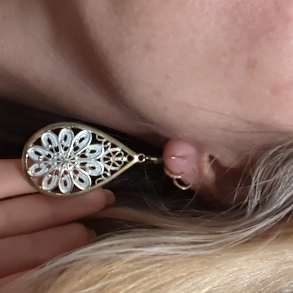 Lightweight Dangles - Picture 4 of 5